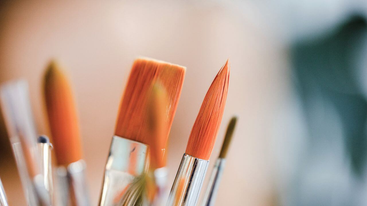Best Acrylic Paint Brushes for Professional Artists - Far & Away