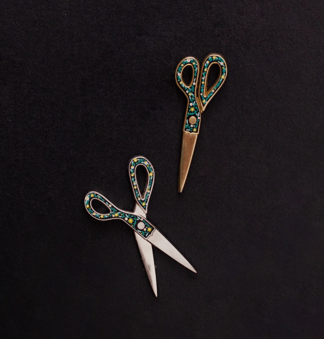 scissors enamel pin